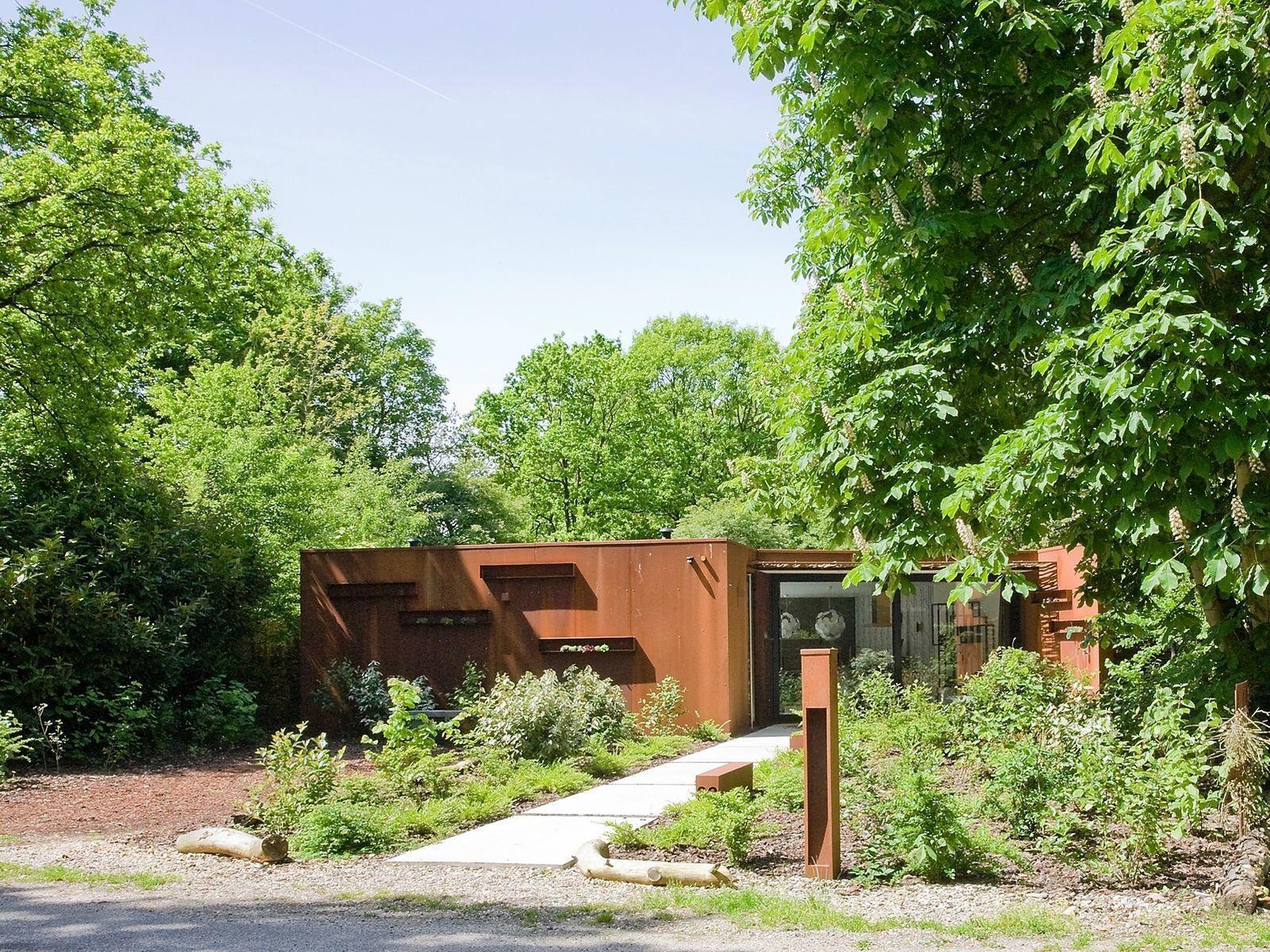 Stalen Boshuis - luxe vakantiehuis met sauna in Brabant